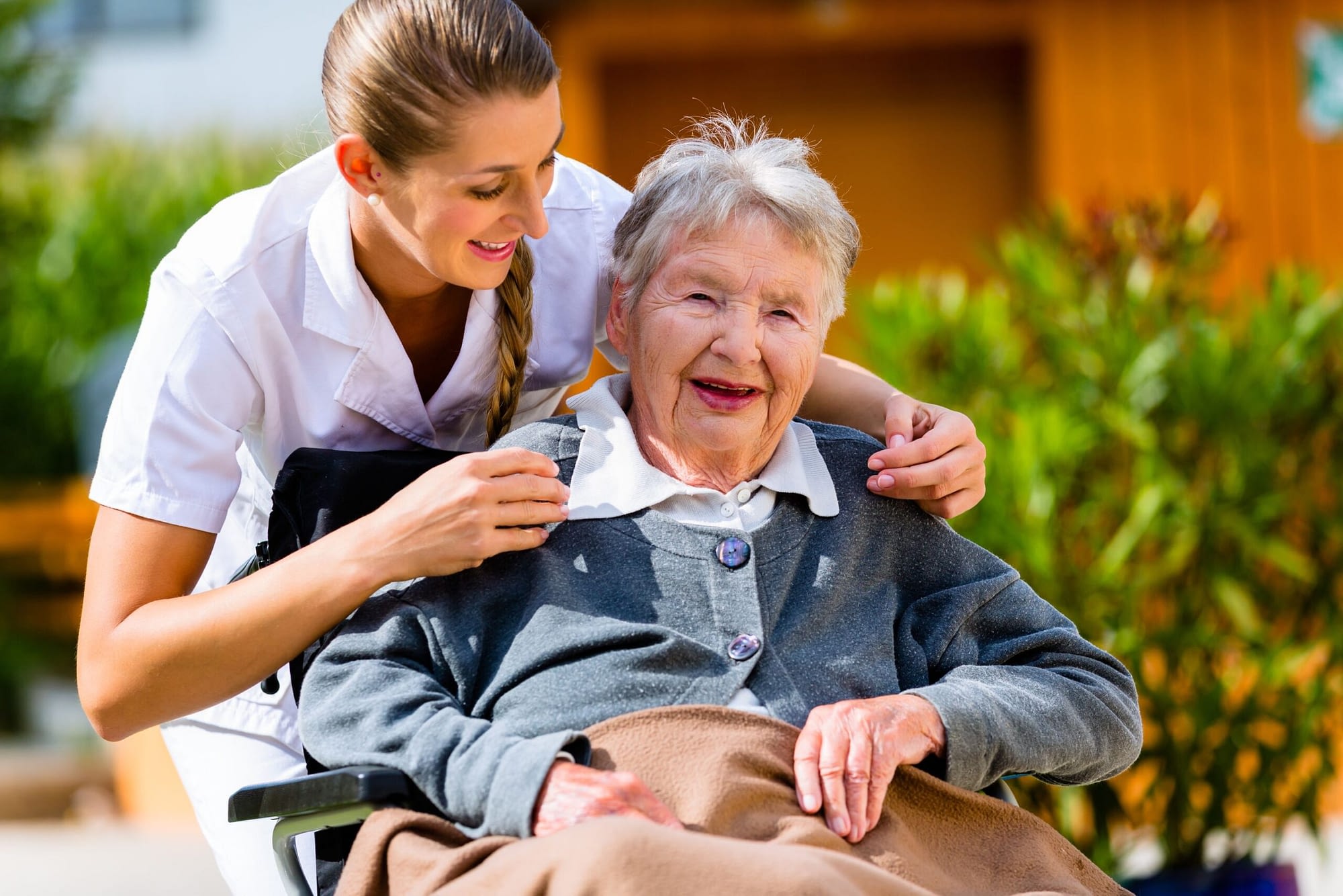 Read more about the article The Benefits of In-Home Specialized Nursing Care For Senior Citizens